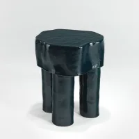 <a href="https://www.galeriegosserez.com/artistes/salomon-celine.html">Céline Salomon</a> - Owen - Table d'appoint 3 pieds